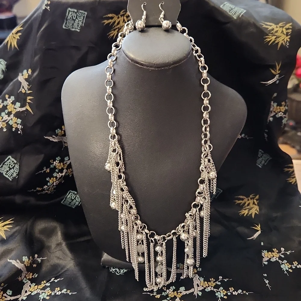 Paparazzi Silvertone Fringe Necklace